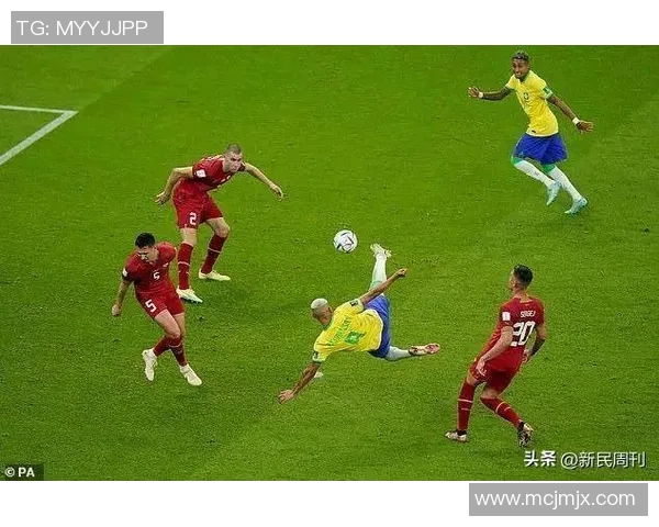 足球明星在家展示绝技倒勾球挑战自我引发热议